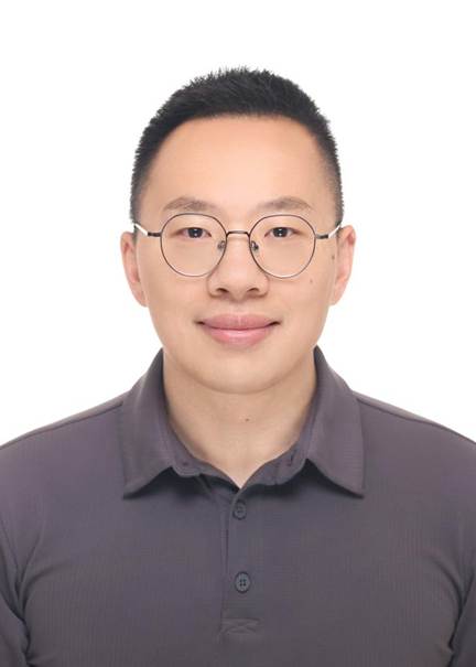 王逸之证件照2025-2